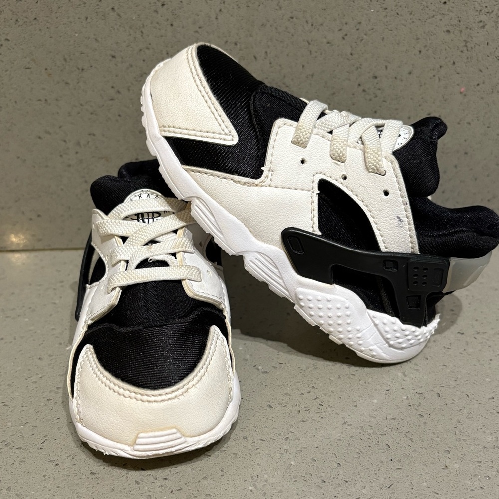 Nike Huarache Kids Toddler Shoe Size 8 C White Black Athletic Sneaker 704950-110